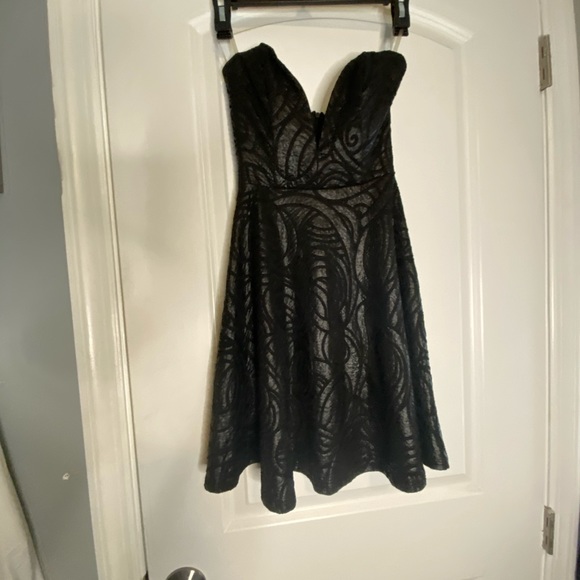 Dress - Picture 2 of 4